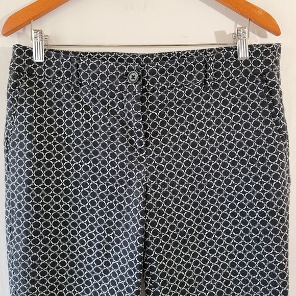 HILARY RADLEY Women's  Golf Capri Pants Size 10 Black White Geometric Stretch - Picture 3 of 11